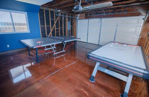 2 private masters, new beds & furniture, sleeps 12 - Photo 24