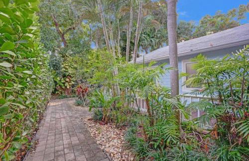 Tropical Oasis 2BR w Pool - Foto 30