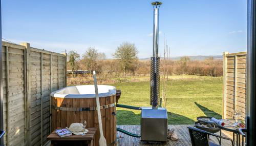 Windsor, Apple Tree Glamping, Nr Wells - Photo 2, Garden