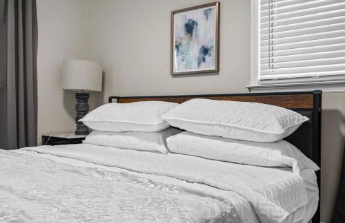 Sleek 3 BR home with self check in Private! - Foto 31