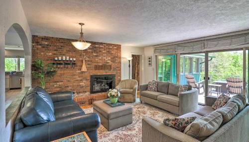 Stunning Fletcher Home Hot Tub and Fire Pit! - Foto 3