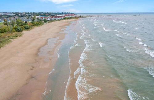 Beachside Condo w Stunning Lake Views - Foto 48