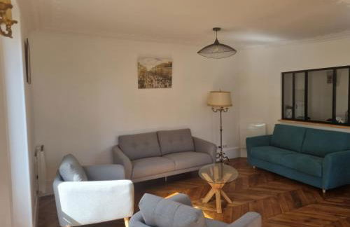 Face château St Germain en Laye, appartement 4 à 6 personnes, 23 min de Paris Champs-Elysées - Foto 4