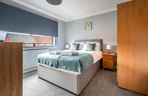 Scotia House -3 bed house in Larkhall with private driveway - Photo 10