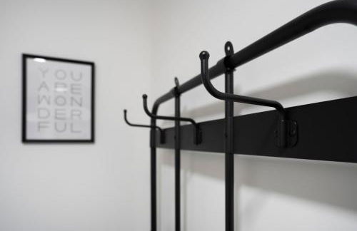 Modern Apartment -Free Parking - by Holiday Homes - Foto 36