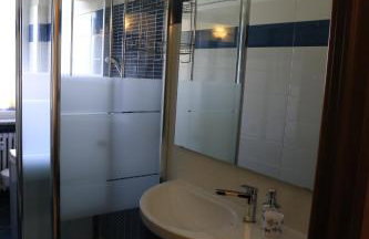 Faber House - Photo 2