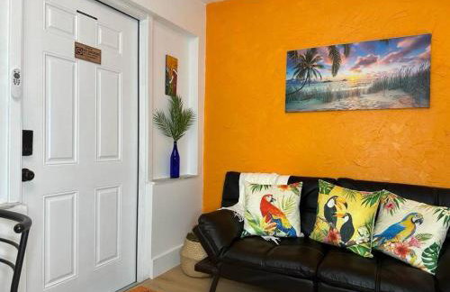 Sleeps 3, Casa Tropical in Miami - Foto 15