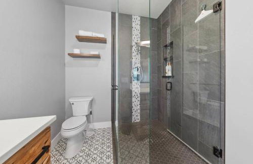 South Perry Dist Fenced Yard & Hot tub - Foto 24