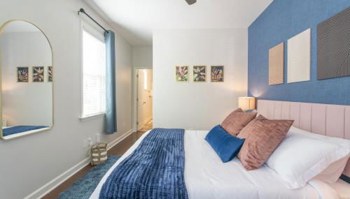 Fam-Biz Friendly 3BD with Fire pit & BBQ - Downtown - Foto 4