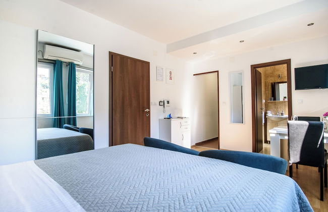 California Apartments II - Photo 16