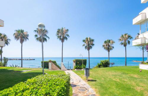 In front of SEA & CENTER - Foto 2