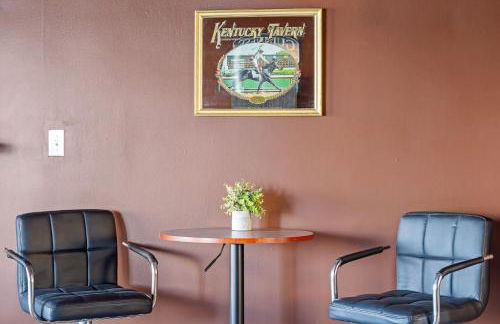 New Renovated 5BD Home with Hot Tub Sauna & Game Rm - Foto 63