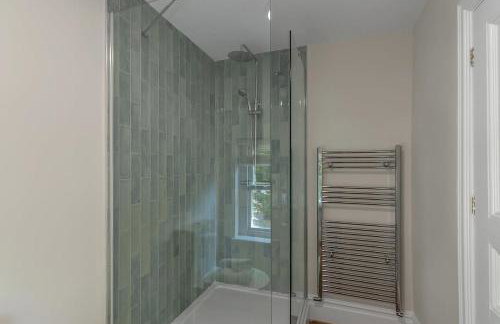 Stylish 4-Bed Apartment in Suffolk l Near Town - Foto 23