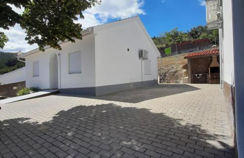 Casas da Escola - "Casa da Professora" - Meãs - Foto 8