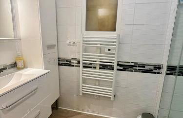 gîte 65 m2 200 m gare t-g-v et fac 400 m centre-ville grand parking 250 places gratuit face au logement - Foto 17