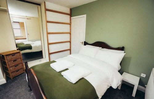 Huge 4 Bed Family Home in Derbyshire with Parking - Foto 6