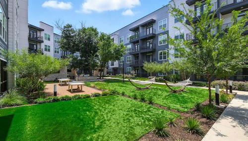 95 Luxury 2B2B Condo DT Fort Worth, Resort Style Pool & Gym, Golf Simulator, 7M to Dickies Stadium, 15M to AT&T stadium - Foto 5