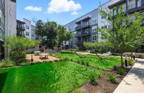 95 Luxury 2B2B Condo DT Fort Worth, Resort Style Pool & Gym, Golf Simulator, 7M to Dickies Stadium, 15M to AT&T stadium - Foto 5