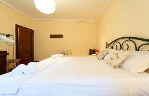 Vintage Home in the hamlet with lake view - Photo 13