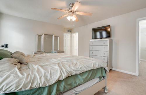 Spacious Family Getaway with Yard in Kalamazoo! - Foto 15