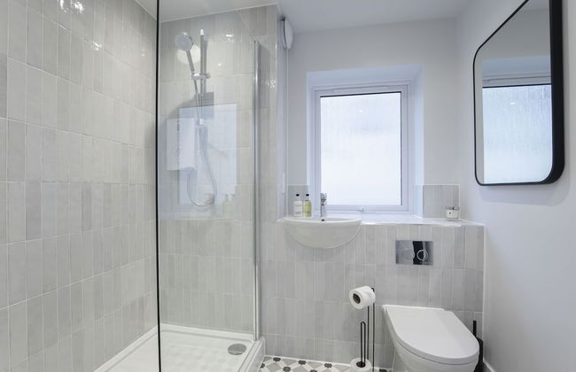 Elliot Oliver - Exquisite 2 Bedroom Apartment With Garden, Parking & EV Charger - Photo 10