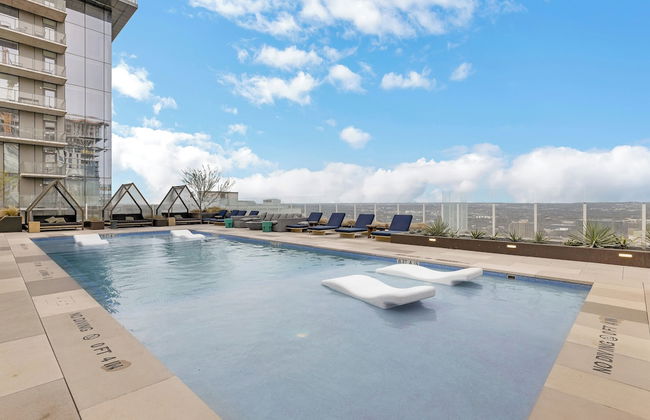 High Rise Luxury Condo With Lake & City Views - Foto 17