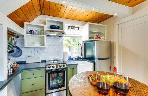 Steps to Sacheen Lake Cute Studio Cabin with Deck - Foto 8