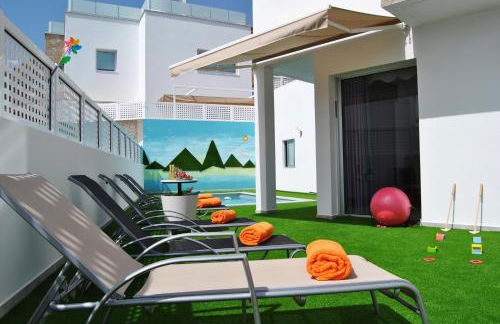 Big Villa Tauro with Private Heated Saltwater Pool & Jacuzzi & BBQ & Game Room & Arcade Games - Foto 1