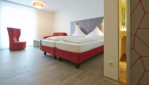 east Apart - Photo 3