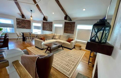 4 King Suites, Downtown, Outlets, Beach, Historic - Photo 42