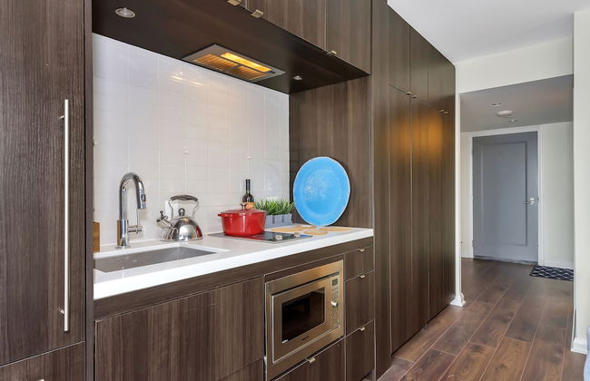 QuickStay - Elegance in Yorkville (Yonge & Bloor) - Photo 4