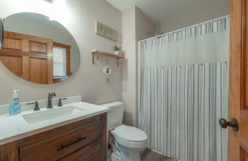 Sunset Cabin Privacy, Views, HotTub, Firepit, BBQ, Pets - Photo 16