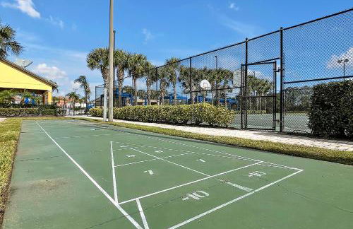 Trendy Retreat - Great Location - Fully Loaded - Foto 39