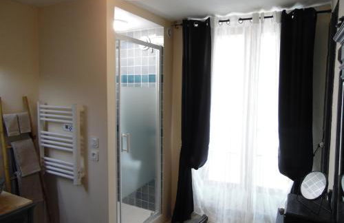 Chez Jérôme, au pied de la cité médiévale - Foto 12