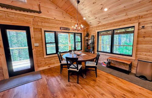 5R Cozy log chalet in fantastic location. Ski, snowshoe, fish, explore! AC, pet friendly! - Photo 34