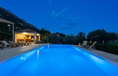 VILLA BEYBE with Jacuzzi, large private pool 50m2, BBQ,free WIFI, 3 bedrooms - Foto 36