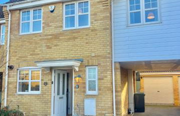 Rushden - 5 Beds Modern Home, Free Private Parking, TV, Garden - Foto 1