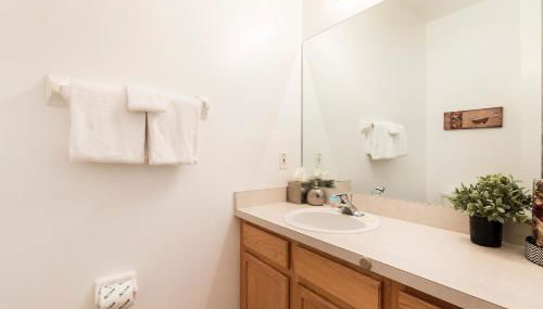 Family Getaway Townhome at Lake Berkley 15min to Disney - Foto 5