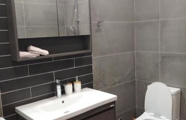 Oasis Apartments - Photo 2