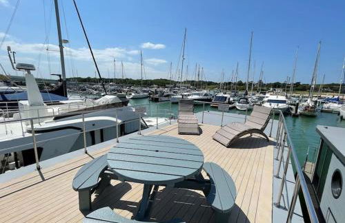 Yarmouth Waterlodge Floating Apartments 2 - Photo 1