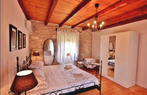 Rustical Stone house with pool - Foto 10