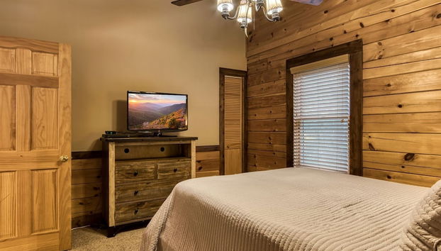 Cuddlin' Up, Er209 - Luxury At Its Finest And Location That Can't Be Beat! 2 Bedroom Cabin by RedAwning - Foto 3, Habitación