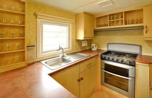 Cottage by Ostrowieckie Lake with Private Beach - Foto 5