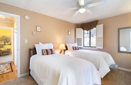 Deck w/ Forest Views, Ping Pong Blue Ridge Mtn Escape Ash Vale by Avantstay - Foto 58