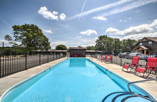 Resort Cabin with Nearby Pool and Lake Access! - Foto 22