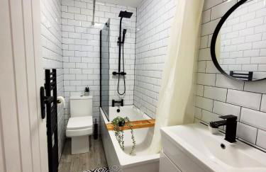 3-Bed, Sleeps 6, 1 Bath, Parking, WiFi - Photo 10