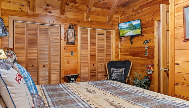 Forest Fling 2 Bedroom Cabin by RedAwning - Foto 5, Habitación