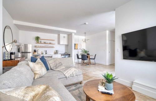 Studio Bliss Dual-Queen Stay in Vibrant Alberta - Photo 7