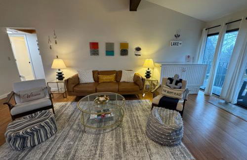 Newly Remodeled Mid-Century Modern Lake Condo - Foto 2