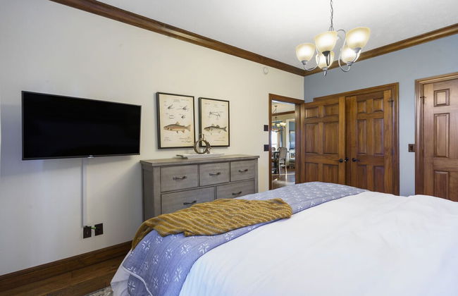 Table Rock Manor at Whitefish Bay - Photo 2